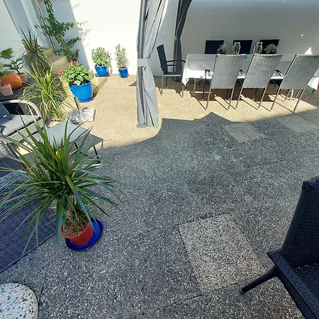 Daire Apartmenthaus Schlosspark