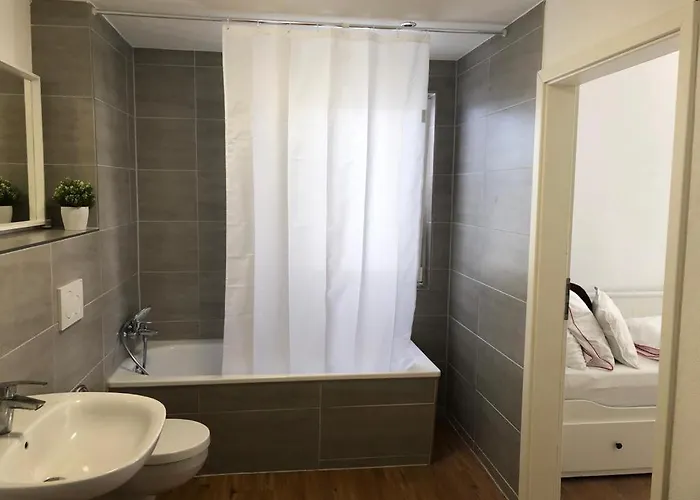 Daire Apartmenthaus Schlosspark