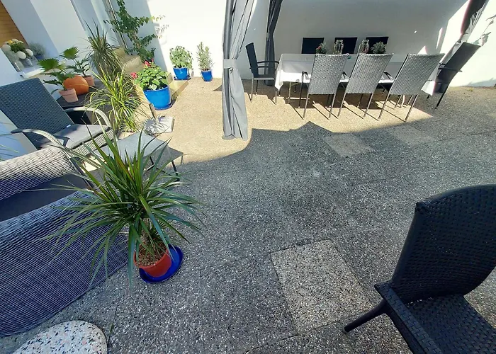 Daire Apartmenthaus Schlosspark