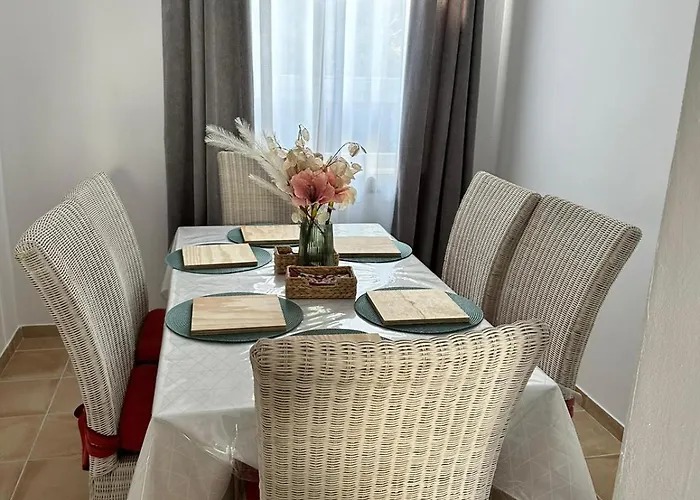 Daire Apartmenthaus Schlosspark