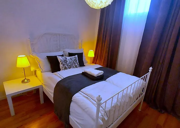 Daire Apartmenthaus Schlosspark