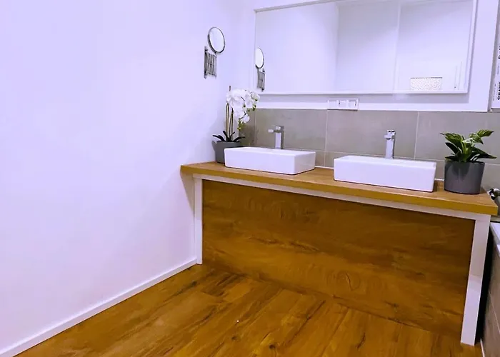 Daire Apartmenthaus Schlosspark