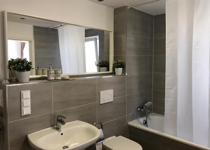 Daire Apartmenthaus Schlosspark